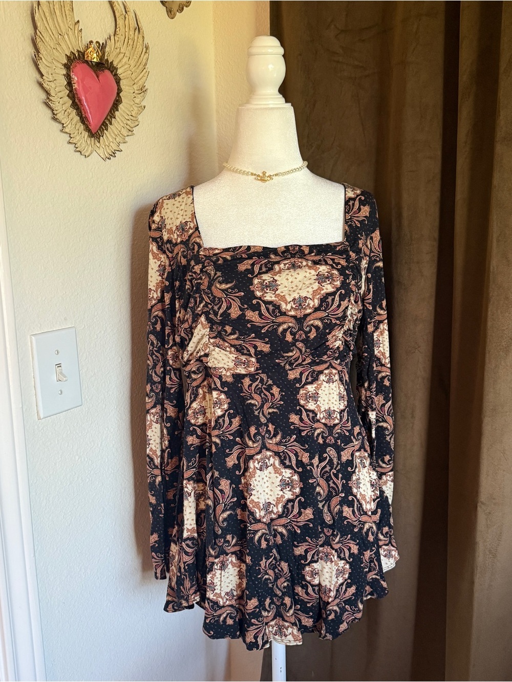 VENUS Black and Gold Patterned Blouse
